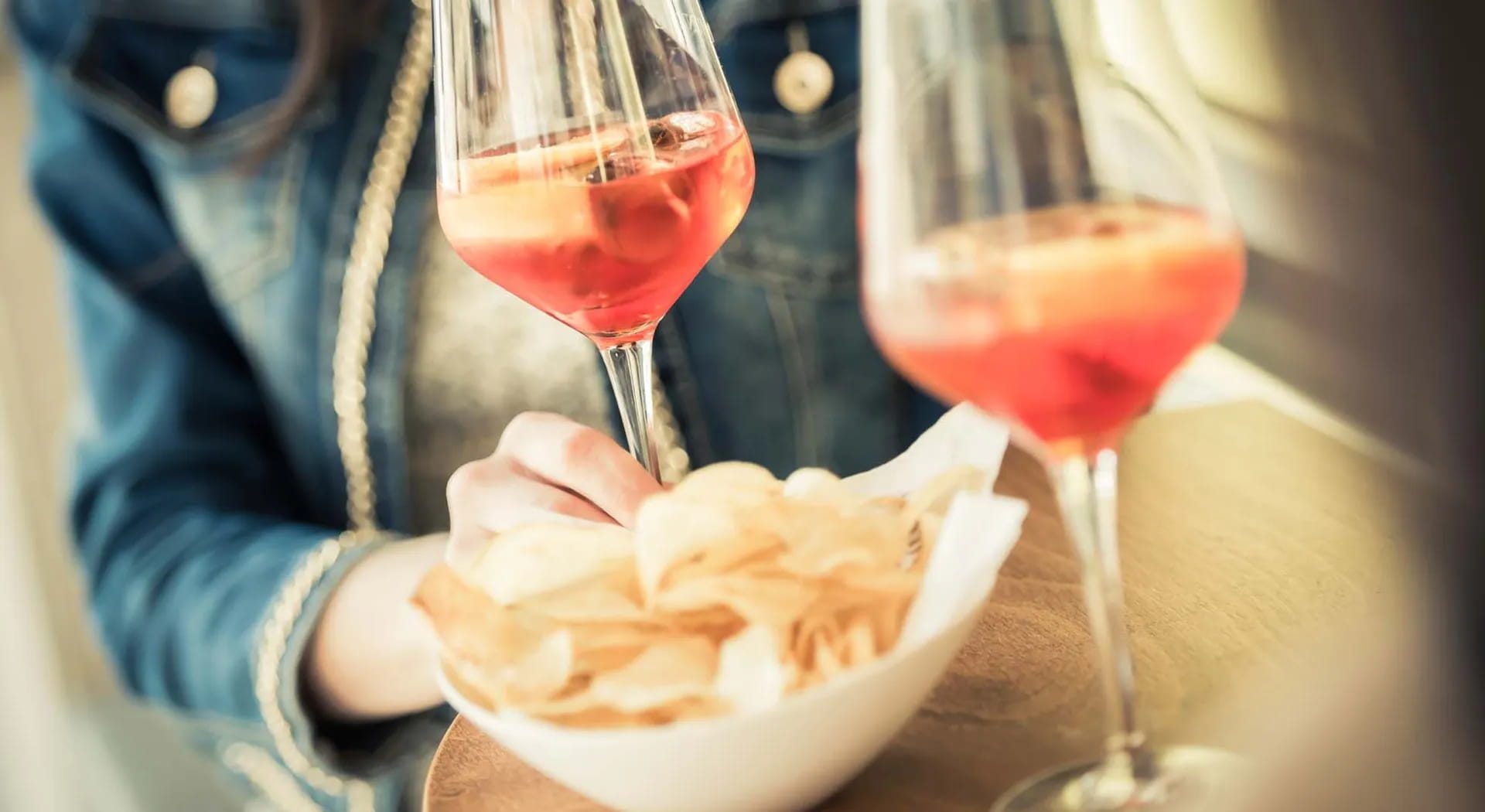 Il bon ton dell'aperitivo: tutte le regole e i consigli