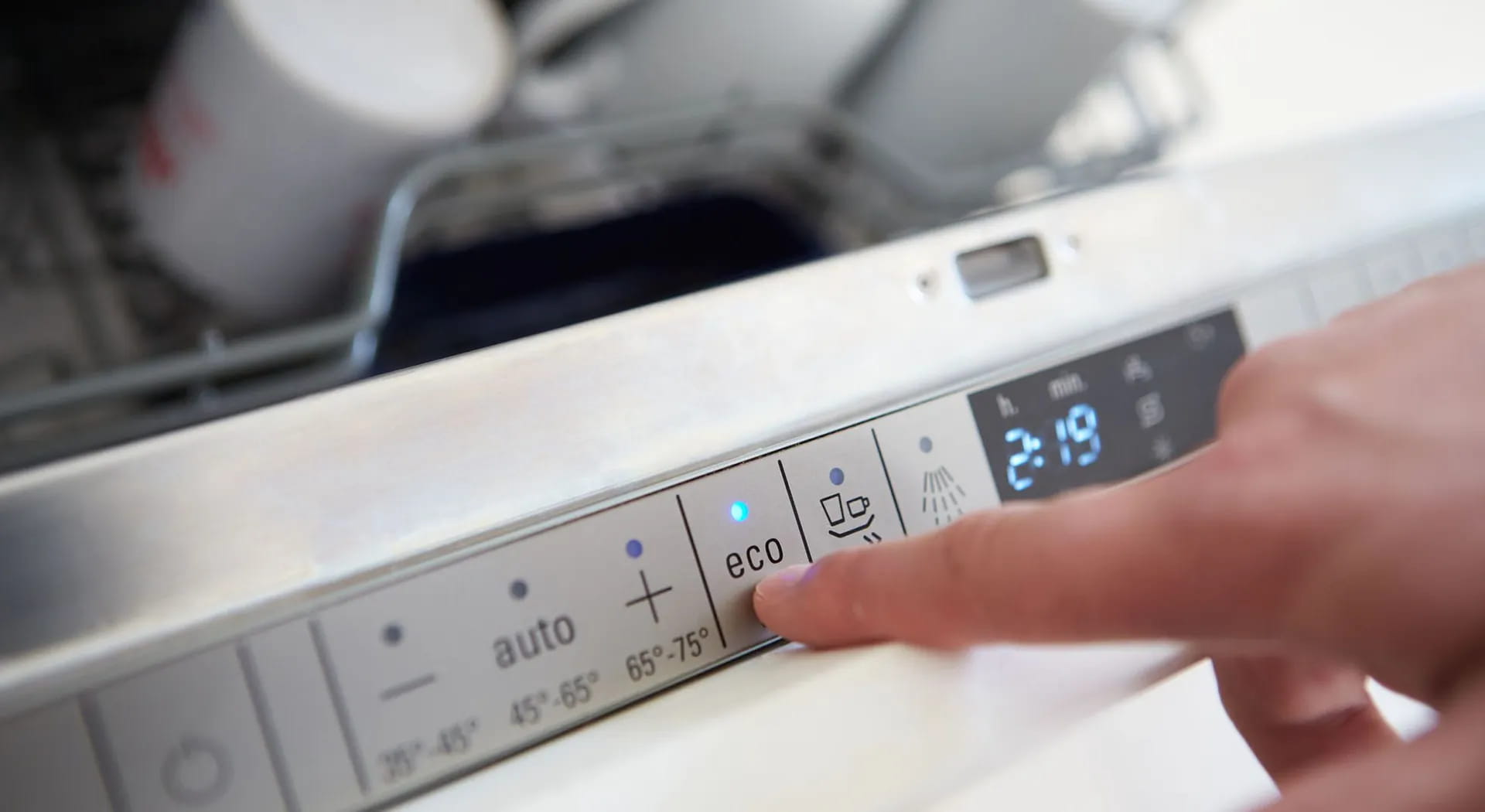Wie man die Geschirrspülmaschine lädt: Anleitung für Anfänger
