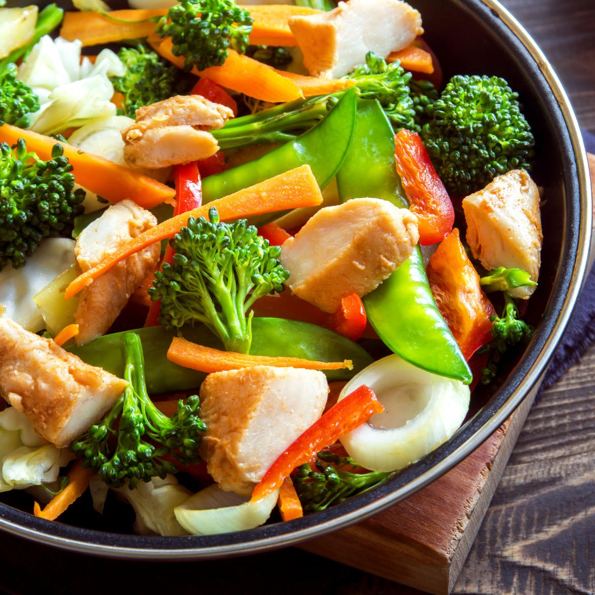 COSCE DI POLLO CON CAROTE E PATATE AL FORNO