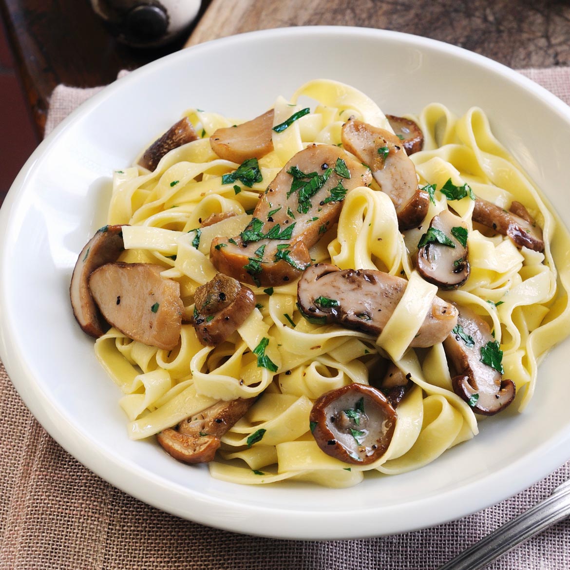 Tagliatelle ai funghi senza panna | AIA Food