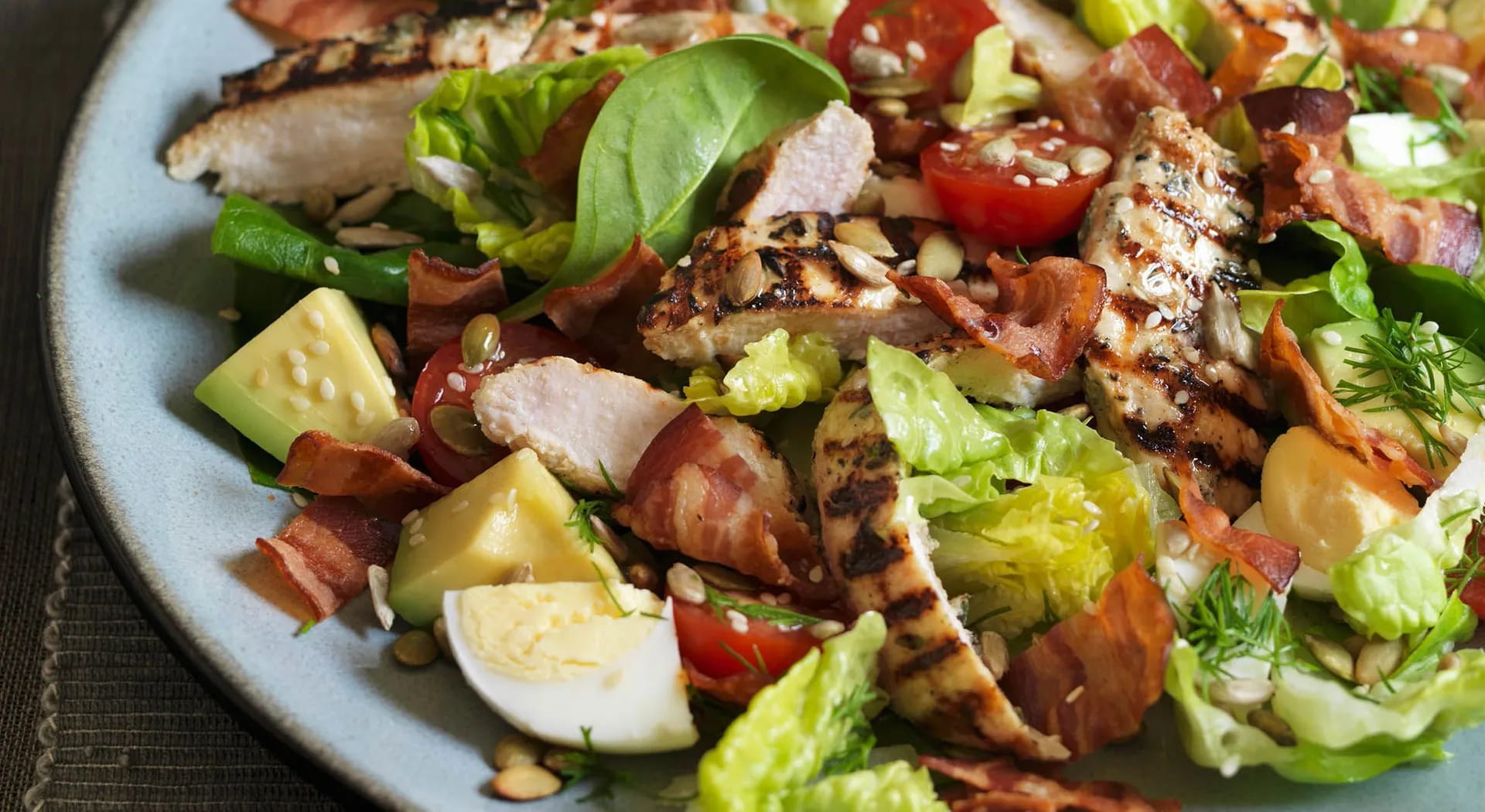 Wie man Salat ohne Öl würzt, alle Tricks