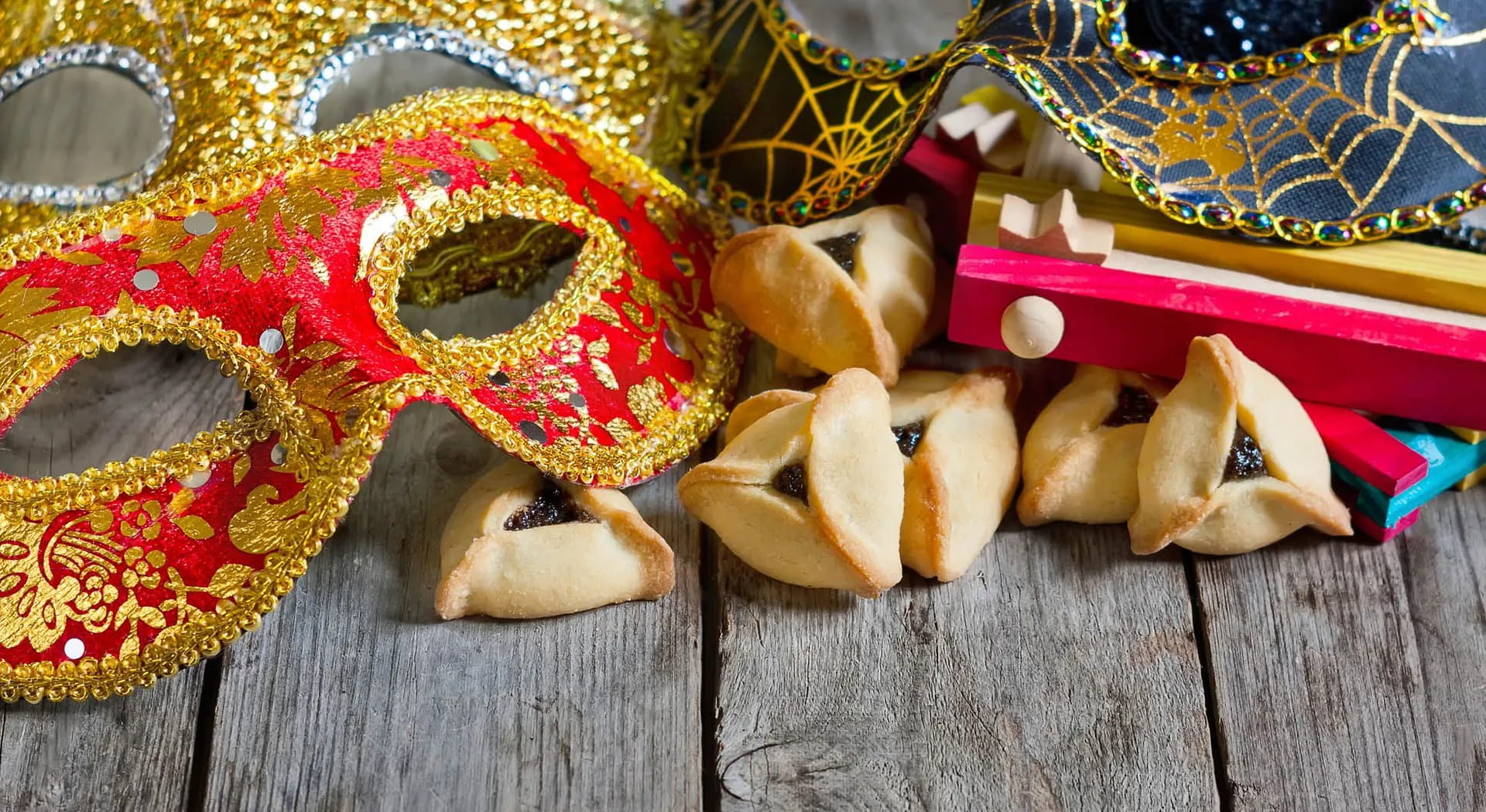 Wie man den Tisch für Karneval dekoriert