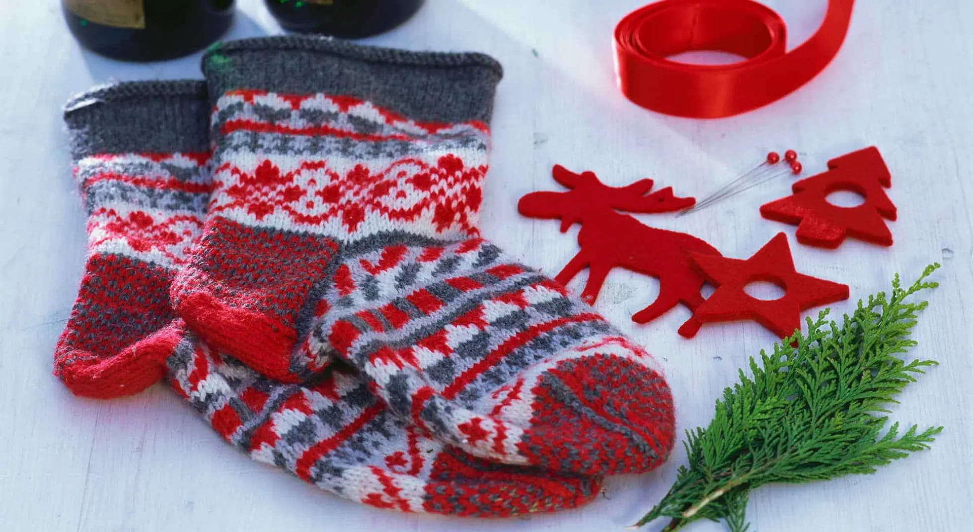 Decorate the house and the table for the Befana