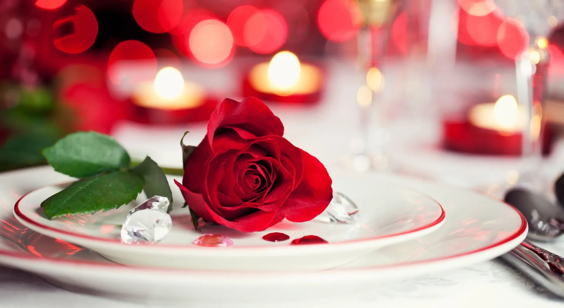 Wie man das perfekte Valentinstag-Dinner organisiert, aber in kurzer Zeit