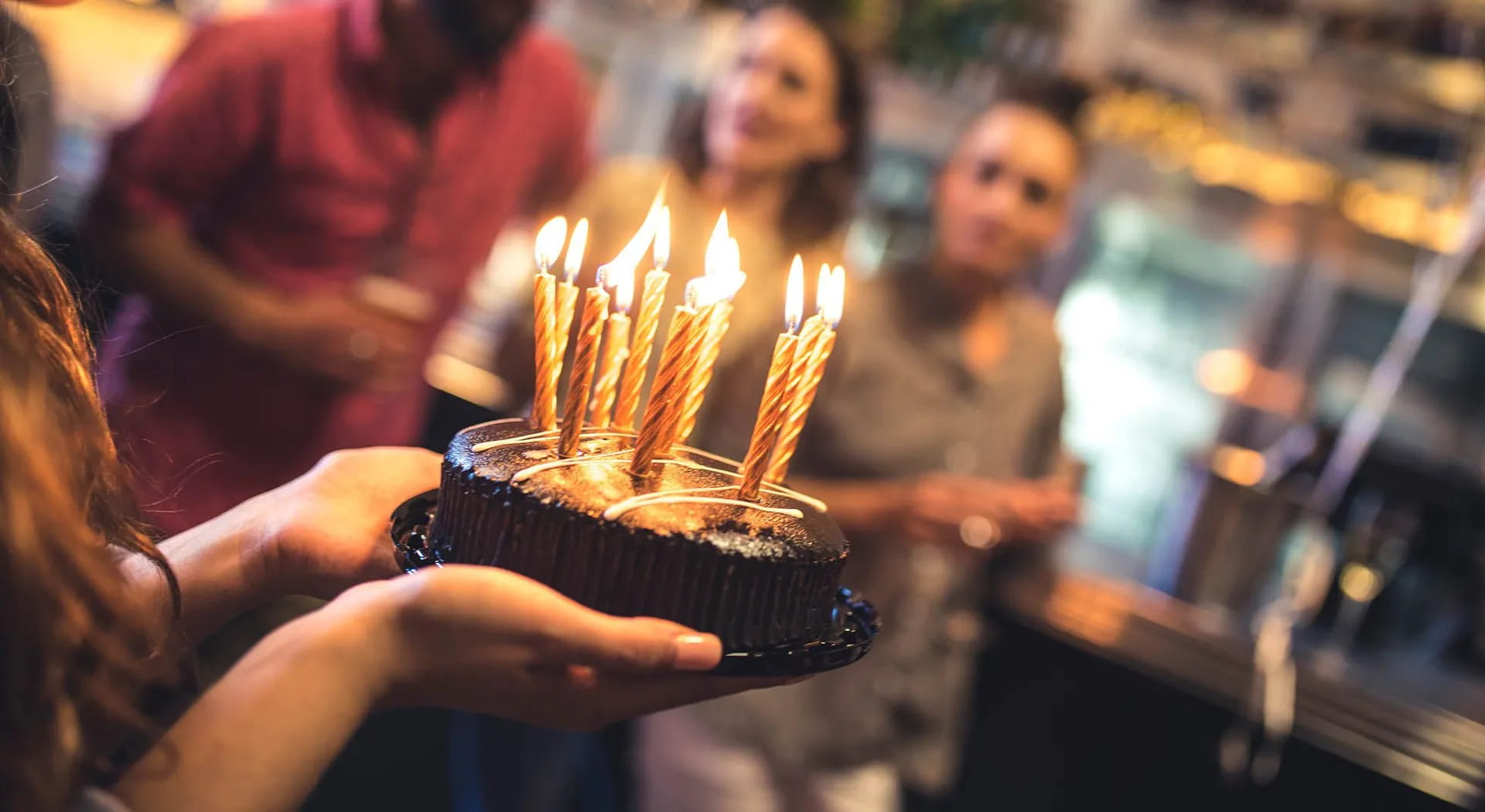 Wie man eine Geburtstagsparty zu Hause organisiert: Ideen und Rezepte