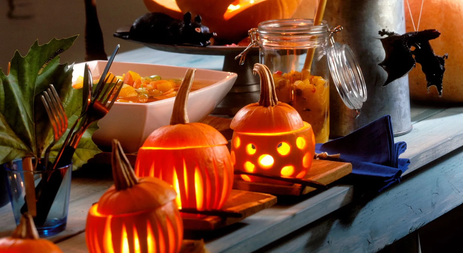 How to set the Halloween table: 5 secrets