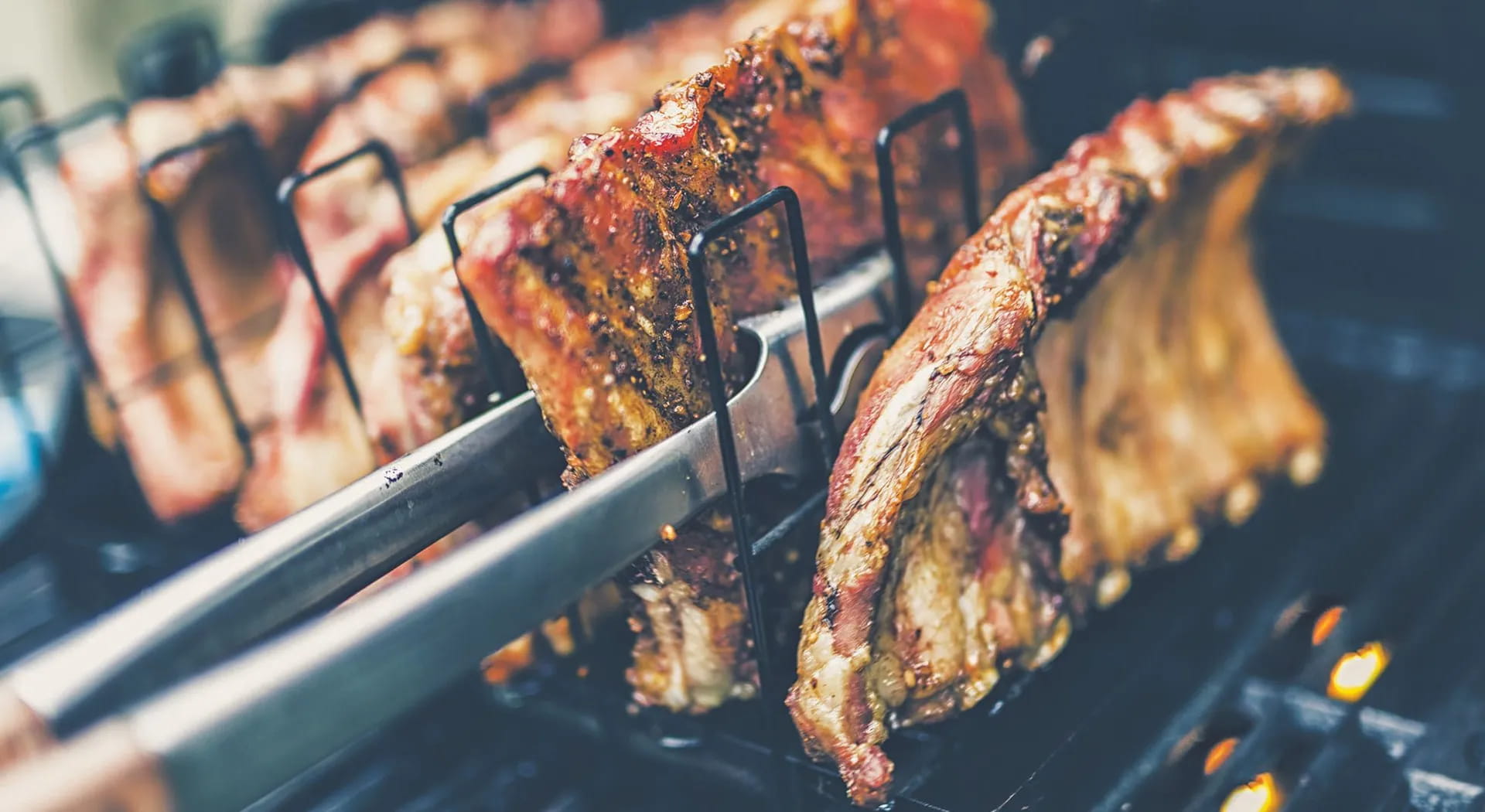 Rib rack: how to grill ribs flawlessly | The AIA Guides