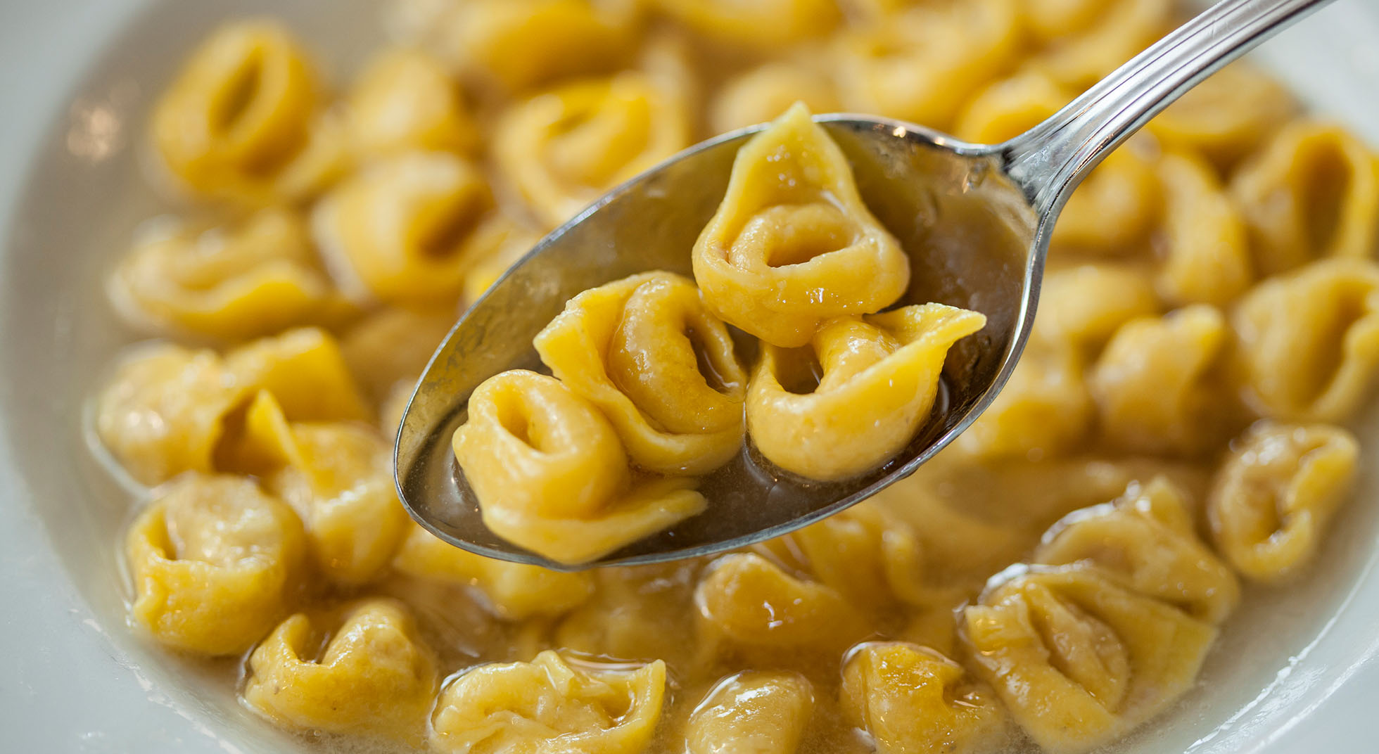 Come fare i tortellini in brodo: la ricetta originale ...