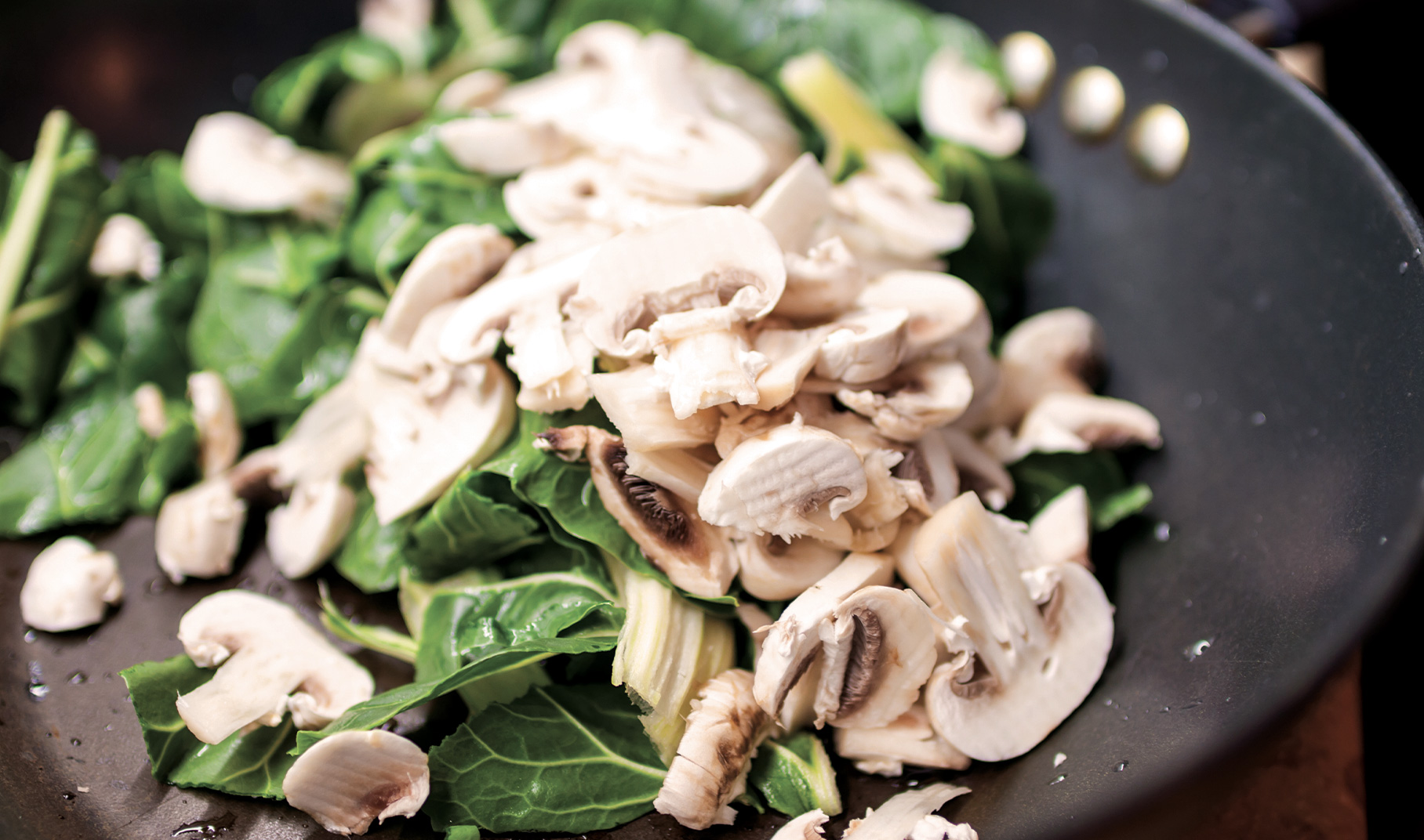 Cooking mushrooms spinach