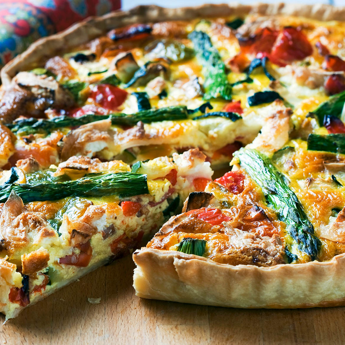 Torta salata nella schiscia, la ricetta con asparagi e ...