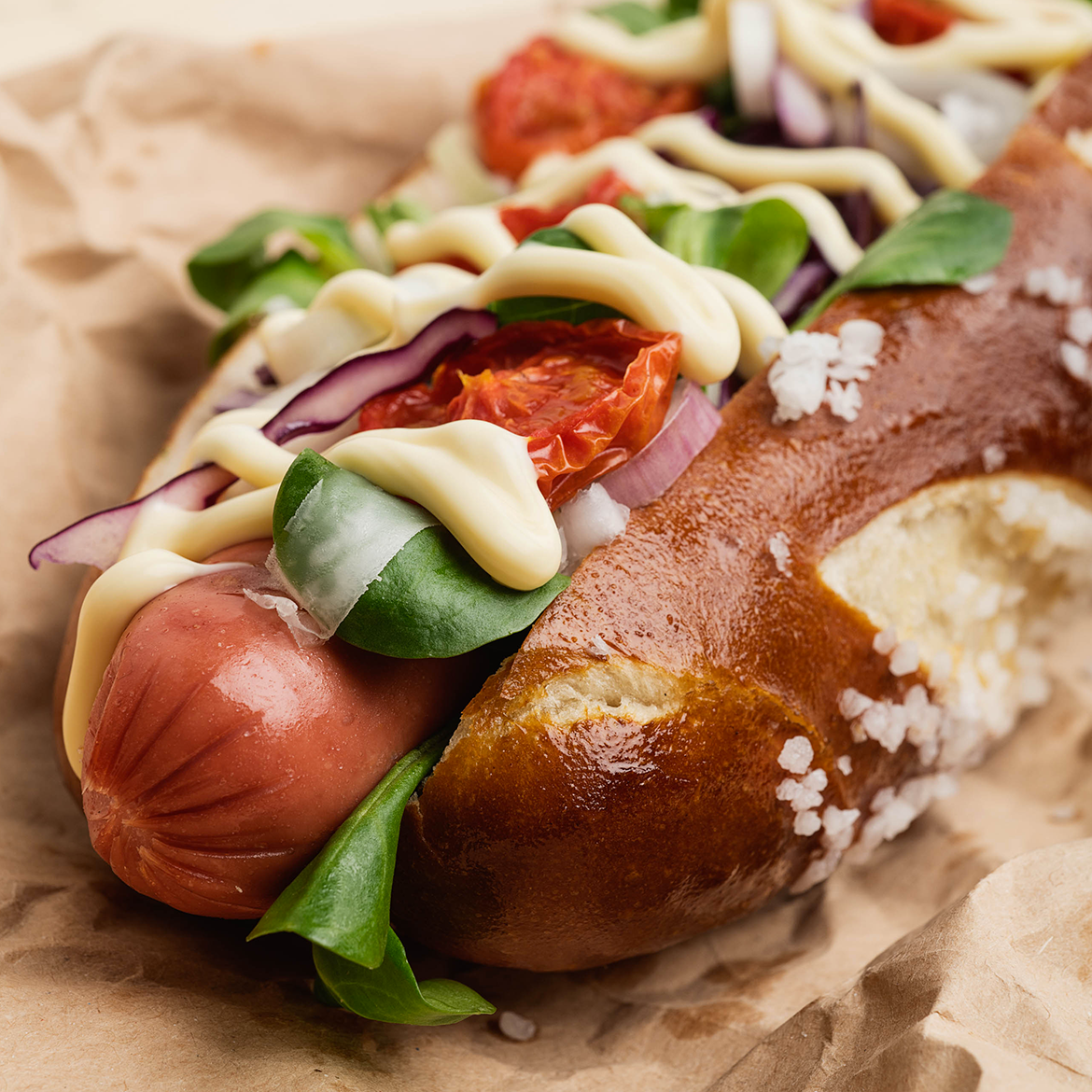 Hot Dog gourmet con pane laugenbrot AIA Food