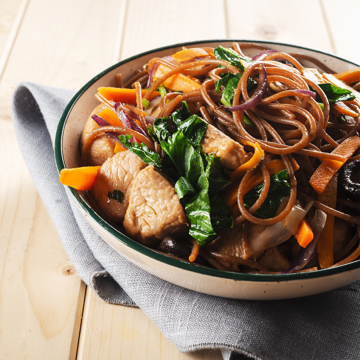 Spaghetti di grano saraceno con pollo e verdure | AIA Food