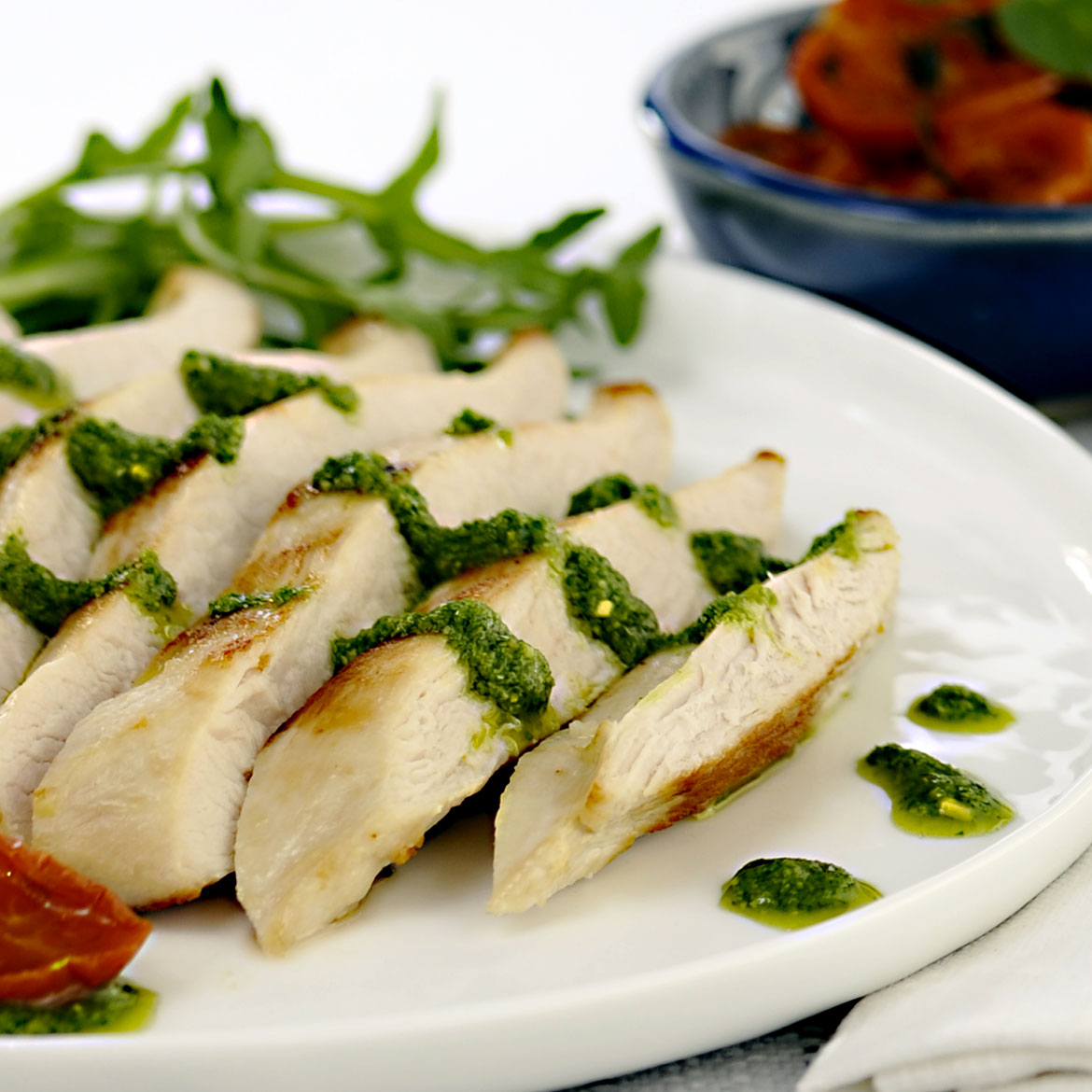 Tagliata di tacchino con pesto di rucola e pomodorini AIA Food