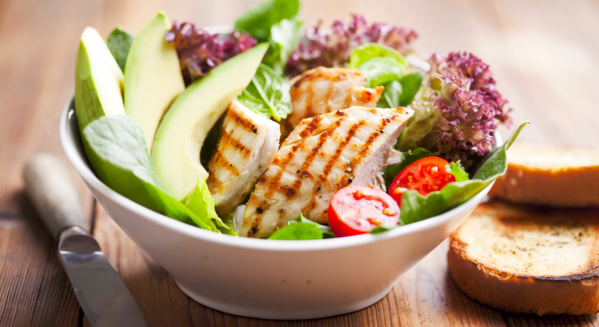insalata pollo avocado