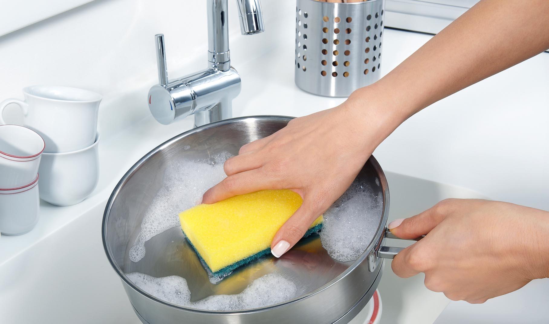 Чистка посуды солью. Клей от наклеек. Следы от наклеек на мебели. Ржавчина на раковине. Средство для отмывания клея.