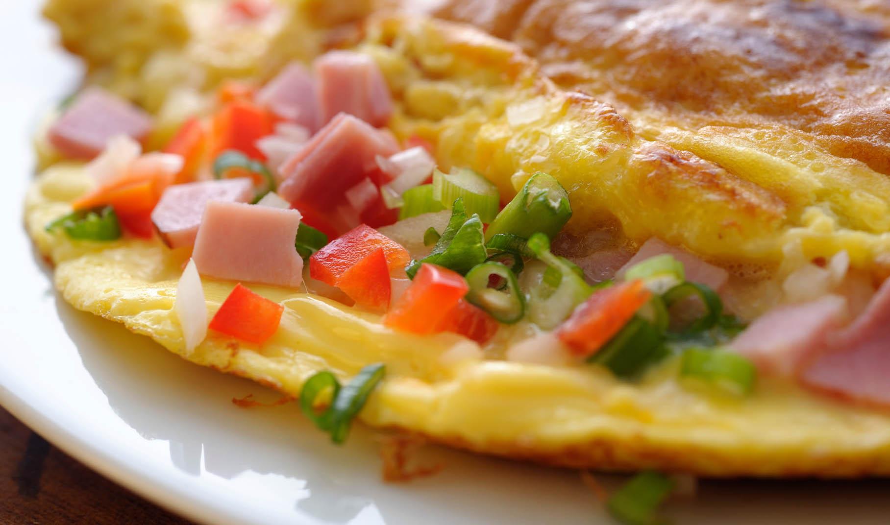 Омлет с овощами и сыром