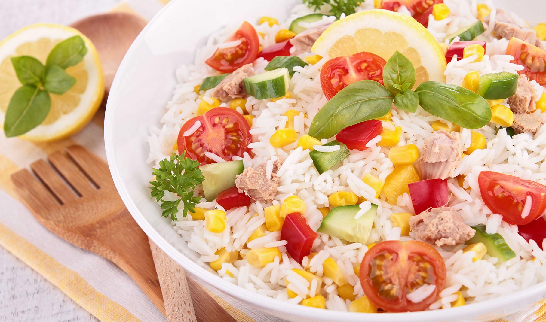 Салат с тунцом и рисом