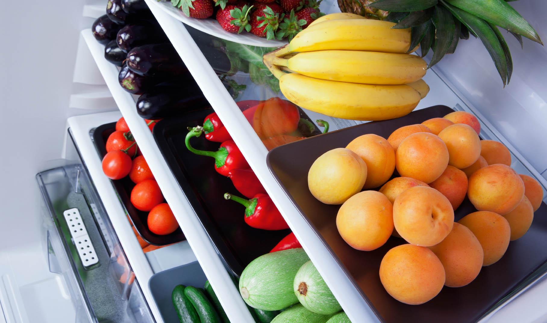 Come conservare frutta e verdura: cosa va in frigo e cosa ...