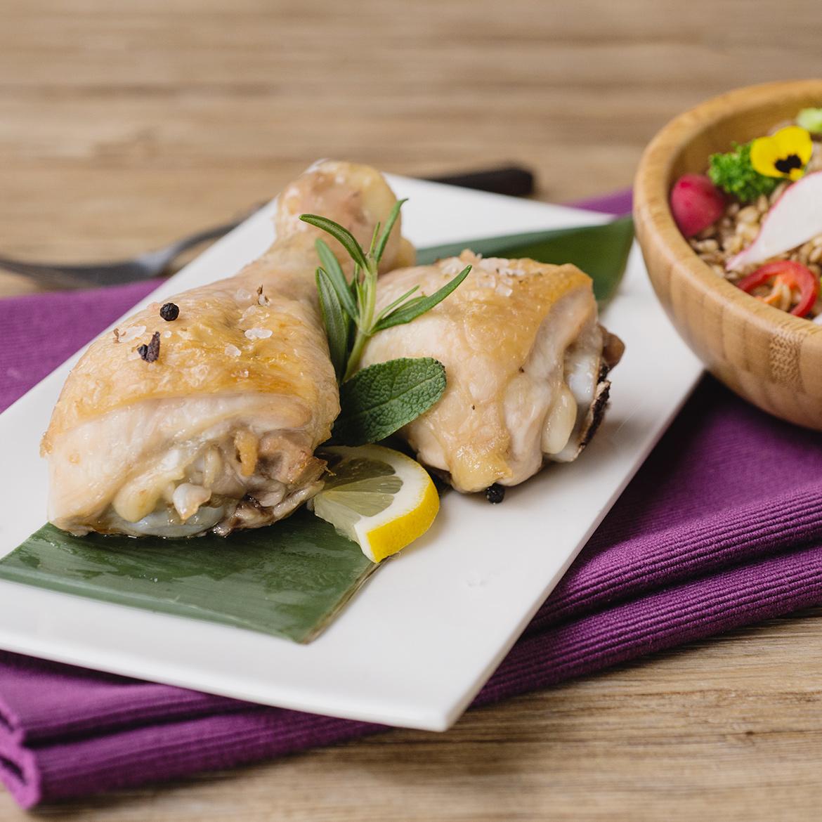 Coscette di pollo al limone e salvia con farro e broccoli ...