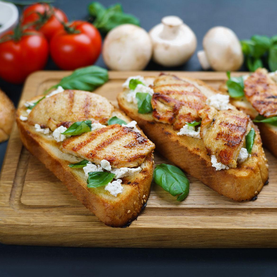 Bruschetta Con Petto Di Pollo Grigliato Ricotta E Basilico Aia Food