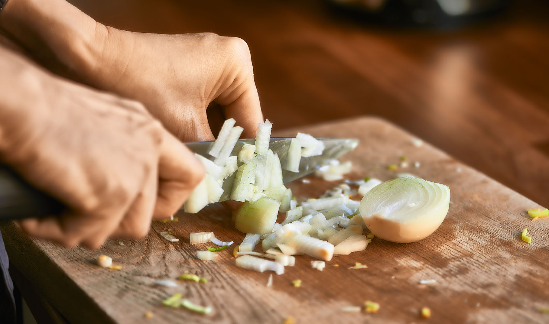 cutting onion